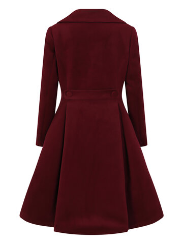 Hľadáte originálny a nezvyčajný darček? Obdarovaného zaručene prekvapí Bordový dámsky retro kabát s gombíkmi